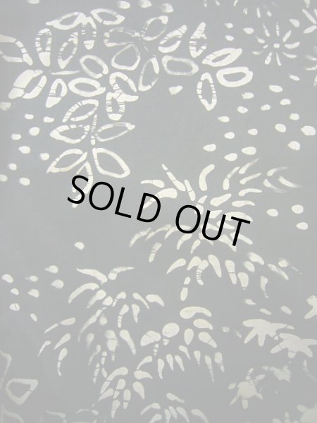 画像10: G0302W 大島紬 女性用着物  シルク（正絹）  スモーキーな 黒, 葉 【中古】 【USED】 【リサイクル】 ★★☆☆☆ (10)