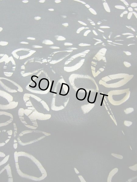 画像12: G0302W 大島紬 女性用着物  シルク（正絹）  スモーキーな 黒, 葉 【中古】 【USED】 【リサイクル】 ★★☆☆☆ (12)