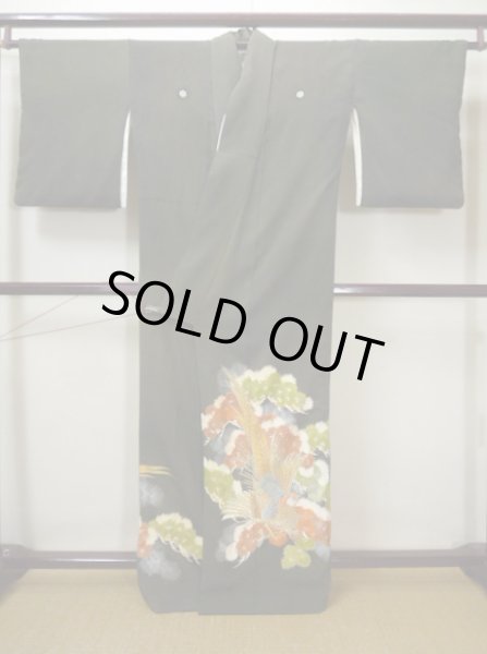 画像2: G0508H 黒留袖 女性用着物 家紋:桐 シルク(正絹)   黒, 雉 【中古】 【USED】 【リサイクル】 ★☆☆☆☆ (2)