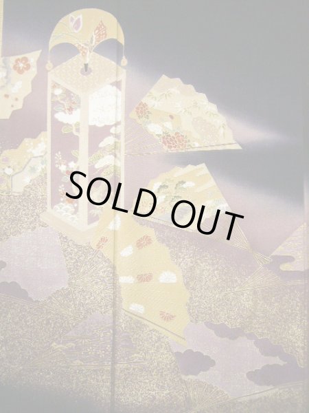 画像6: G0508R 黒留袖 女性用着物 家紋：蔦 シルク（正絹）   黒, 菊 【中古】 【USED】 【リサイクル】 ★★☆☆☆ (6)