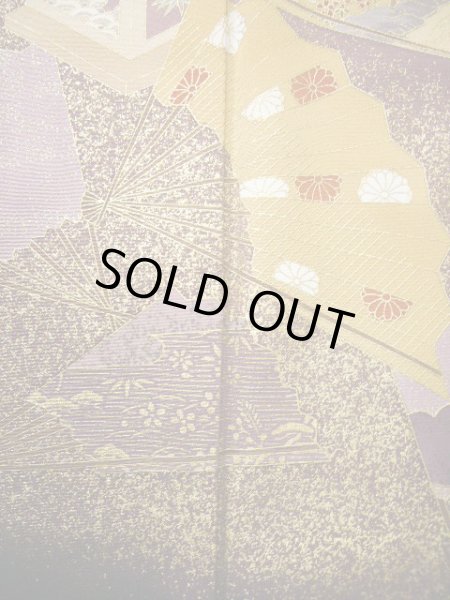 画像10: G0508R 黒留袖 女性用着物 家紋：蔦 シルク（正絹）   黒, 菊 【中古】 【USED】 【リサイクル】 ★★☆☆☆ (10)