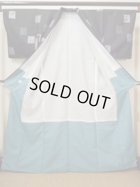 画像2: G0526A 小紋 女性用着物  化繊 シャイニーな スモーキーな 黒, 四角 【中古】 【USED】 【リサイクル】 ★★★★☆ (2)