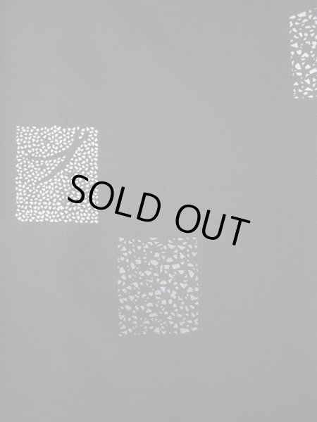 画像3: G0526A 小紋 女性用着物  化繊 シャイニーな スモーキーな 黒, 四角 【中古】 【USED】 【リサイクル】 ★★★★☆ (3)