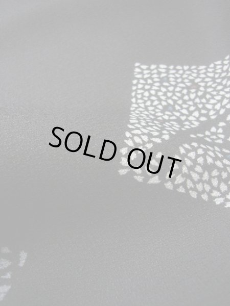 画像8: G0526A 小紋 女性用着物  化繊 シャイニーな スモーキーな 黒, 四角 【中古】 【USED】 【リサイクル】 ★★★★☆ (8)