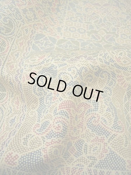 画像10: G0526R 小紋 女性用着物 染大島紬 シルク(正絹) クリーミーな 薄い トープ, 抽象的模様 スモーキーな【中古】 【USED】 【リサイクル】 ★★★★☆ (10)