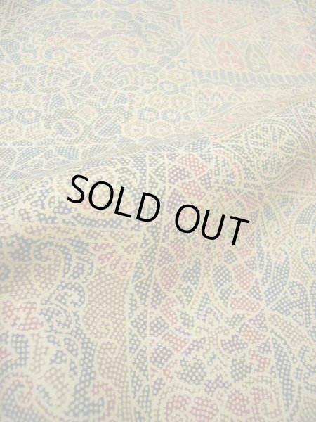 画像11: G0526R 小紋 女性用着物 染大島紬 シルク(正絹) クリーミーな 薄い トープ, 抽象的模様 スモーキーな【中古】 【USED】 【リサイクル】 ★★★★☆ (11)