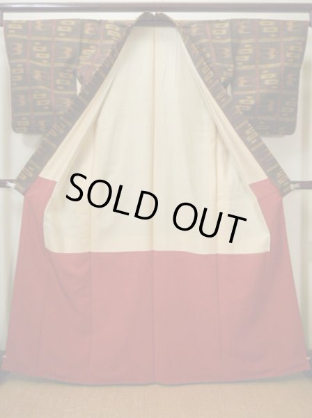 画像2: G0605S 紬 女性用着物  シルク(正絹)  スモーキーな ブラウン(茶色), 鳥 【中古】 【USED】 【リサイクル】 ★★★★☆ (2)