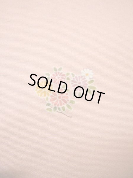 画像8: G0608E 小紋 女性用着物  シルク(正絹)  クリーミーな ピンク, 菊 【中古】 【USED】 【リサイクル】 ★★★★★ (8)