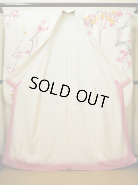 画像4: G0630H 振袖 女性用着物  シルク（正絹）  シャイニーな オフ　ホワイト, 梅 【中古】 【USED】 【リサイクル】 ★★★★☆ (4)