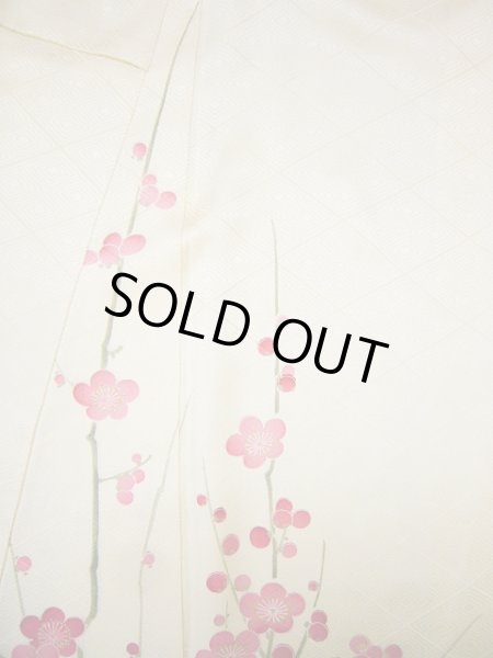 画像5: G0630H 振袖 女性用着物  シルク（正絹）  シャイニーな オフ　ホワイト, 梅 【中古】 【USED】 【リサイクル】 ★★★★☆ (5)