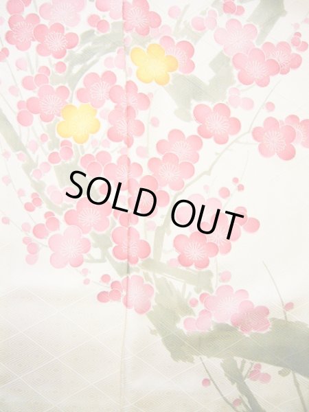 画像7: G0630H 振袖 女性用着物  シルク（正絹）  シャイニーな オフ　ホワイト, 梅 【中古】 【USED】 【リサイクル】 ★★★★☆ (7)