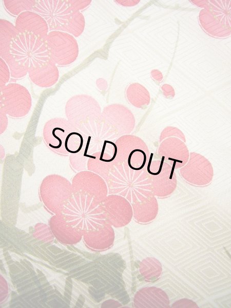 画像15: G0630H 振袖 女性用着物  シルク（正絹）  シャイニーな オフ　ホワイト, 梅 【中古】 【USED】 【リサイクル】 ★★★★☆ (15)