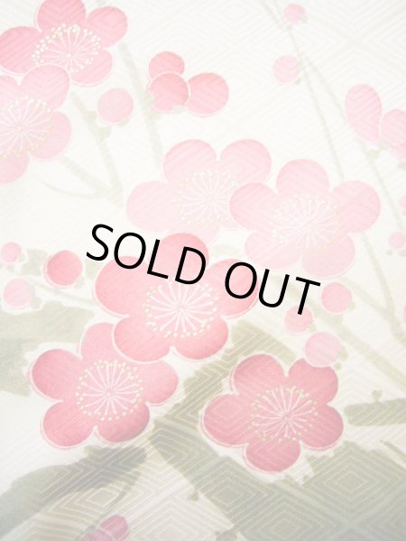 画像19: G0630H 振袖 女性用着物  シルク（正絹）  シャイニーな オフ　ホワイト, 梅 【中古】 【USED】 【リサイクル】 ★★★★☆ (19)