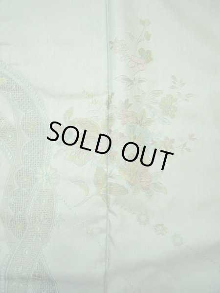 画像5: G0630U 訪問着 女性用着物 大島紬、スワトウ刺繍 シルク(正絹)  スモーキーな グリーン(緑), 花 【中古】 【USED】 【リサイクル】 ★★★★☆ (5)