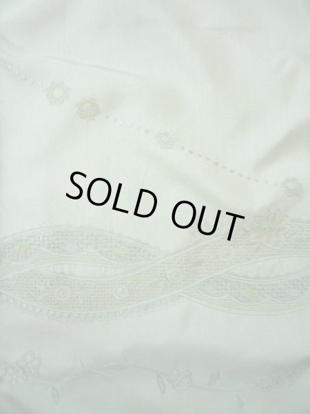 画像7: G0630U 訪問着 女性用着物 大島紬、スワトウ刺繍 シルク(正絹)  スモーキーな グリーン(緑), 花 【中古】 【USED】 【リサイクル】 ★★★★☆ (7)