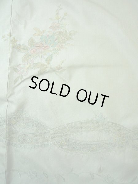 画像8: G0630U 訪問着 女性用着物 大島紬、スワトウ刺繍 シルク(正絹)  スモーキーな グリーン(緑), 花 【中古】 【USED】 【リサイクル】 ★★★★☆ (8)