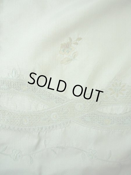 画像9: G0630U 訪問着 女性用着物 大島紬、スワトウ刺繍 シルク(正絹)  スモーキーな グリーン(緑), 花 【中古】 【USED】 【リサイクル】 ★★★★☆ (9)