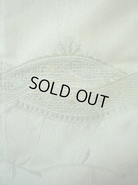 画像10: G0630U 訪問着 女性用着物 大島紬、スワトウ刺繍 シルク(正絹)  スモーキーな グリーン(緑), 花 【中古】 【USED】 【リサイクル】 ★★★★☆ (10)