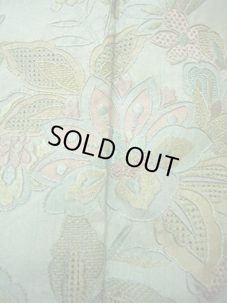 画像13: G0630U 訪問着 女性用着物 大島紬、スワトウ刺繍 シルク(正絹)  スモーキーな グリーン(緑), 花 【中古】 【USED】 【リサイクル】 ★★★★☆ (13)