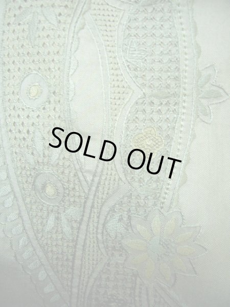 画像15: G0630U 訪問着 女性用着物 大島紬、スワトウ刺繍 シルク(正絹)  スモーキーな グリーン(緑), 花 【中古】 【USED】 【リサイクル】 ★★★★☆ (15)