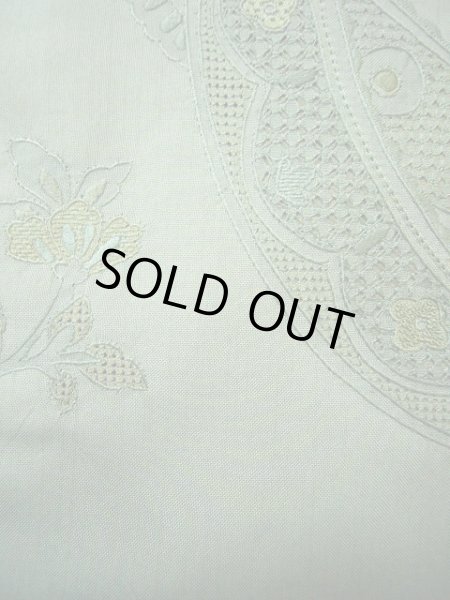 画像16: G0630U 訪問着 女性用着物 大島紬、スワトウ刺繍 シルク(正絹)  スモーキーな グリーン(緑), 花 【中古】 【USED】 【リサイクル】 ★★★★☆ (16)