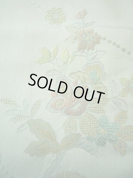 画像17: G0630U 訪問着 女性用着物 大島紬、スワトウ刺繍 シルク(正絹)  スモーキーな グリーン(緑), 花 【中古】 【USED】 【リサイクル】 ★★★★☆ (17)