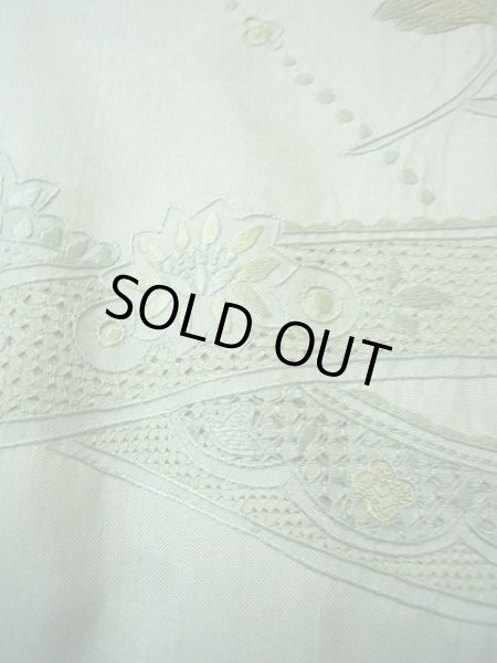 画像18: G0630U 訪問着 女性用着物 大島紬、スワトウ刺繍 シルク(正絹)  スモーキーな グリーン(緑), 花 【中古】 【USED】 【リサイクル】 ★★★★☆ (18)