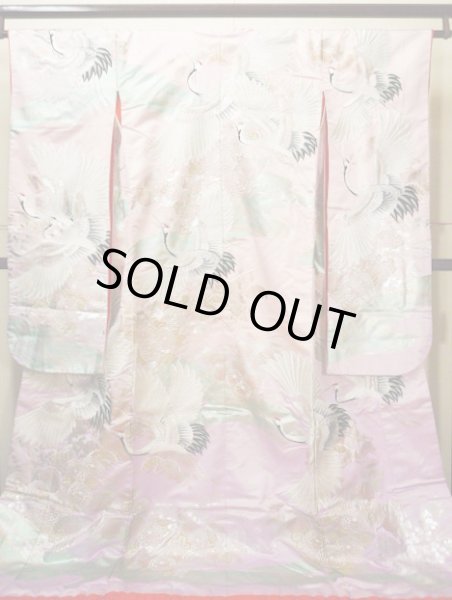 画像2: G0805F 打掛 女性用着物  シルク（正絹） シャイニーな 薄い ピンク, 鶴 【中古】 【USED】 【リサイクル】 ★★★★☆ (2)