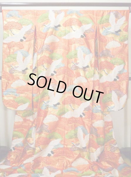 画像2: G0805I 打掛 女性用着物  シルク(正絹)  シャイニーな 朱赤, 鶴 【中古】 【USED】 【リサイクル】 ★★★★☆ (2)