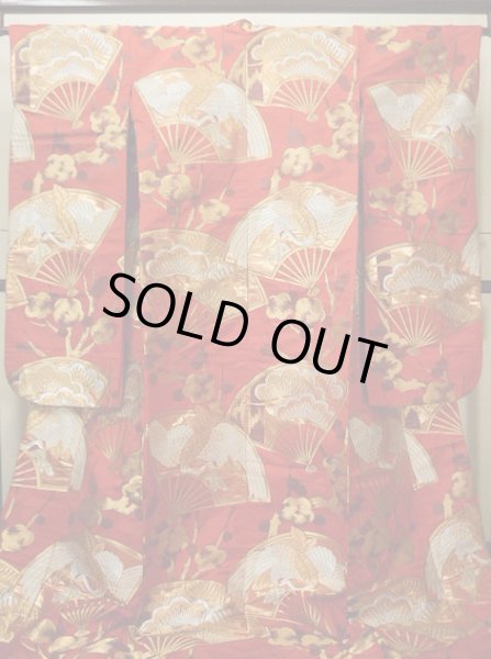 画像2: G0805O 打掛 女性用着物  シルク(正絹)  深い 赤, 扇 【中古】 【USED】 【リサイクル】 ★★★★☆ (2)