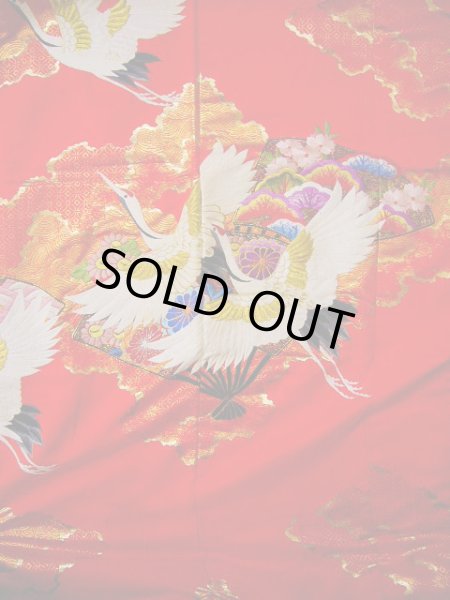 画像13: G0805V 打掛 女性用着物  シルク(正絹)  明るい 赤, 鶴 【中古】 【USED】 【リサイクル】 ★★★★☆ (13)