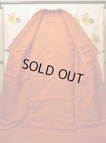 画像4: G0826A 打掛 女性用着物 十二単風 シルク(正絹)   オフ ホワイト, 菊 【中古】 【USED】 【リサイクル】 ★★★☆☆ (4)