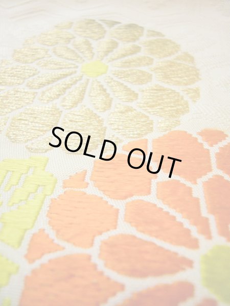 画像12: G0826A 打掛 女性用着物 十二単風 シルク(正絹)   オフ ホワイト, 菊 【中古】 【USED】 【リサイクル】 ★★★☆☆ (12)