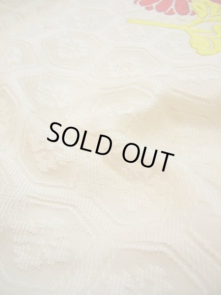 画像13: G0826A 打掛 女性用着物 十二単風 シルク(正絹)   オフ ホワイト, 菊 【中古】 【USED】 【リサイクル】 ★★★☆☆ (13)