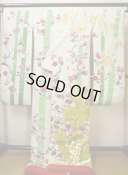 画像3: G0826B 打掛 女性用着物  シルク（正絹）  スモーキーな オフ　ホワイト, 梅 【中古】 【USED】 【リサイクル】 ★★☆☆☆ (3)