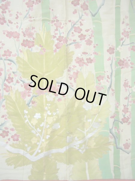 画像8: G0826B 打掛 女性用着物  シルク（正絹）  スモーキーな オフ　ホワイト, 梅 【中古】 【USED】 【リサイクル】 ★★☆☆☆ (8)