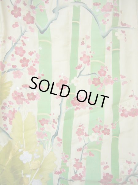 画像10: G0826B 打掛 女性用着物  シルク（正絹）  スモーキーな オフ　ホワイト, 梅 【中古】 【USED】 【リサイクル】 ★★☆☆☆ (10)