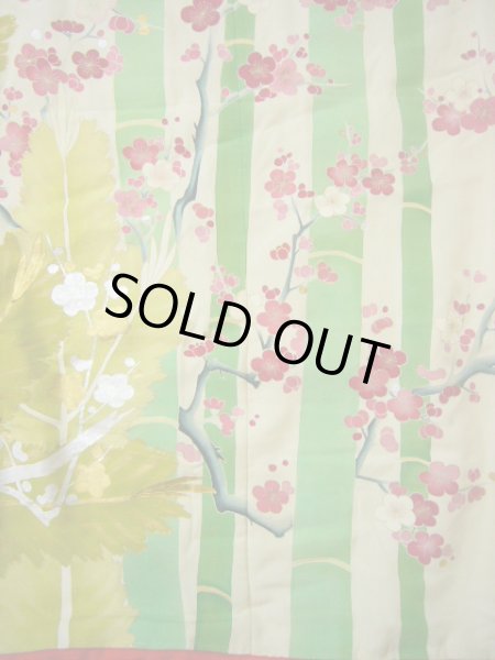 画像11: G0826B 打掛 女性用着物  シルク（正絹）  スモーキーな オフ　ホワイト, 梅 【中古】 【USED】 【リサイクル】 ★★☆☆☆ (11)