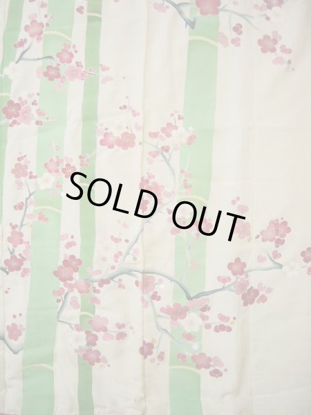 画像13: G0826B 打掛 女性用着物  シルク（正絹）  スモーキーな オフ　ホワイト, 梅 【中古】 【USED】 【リサイクル】 ★★☆☆☆ (13)