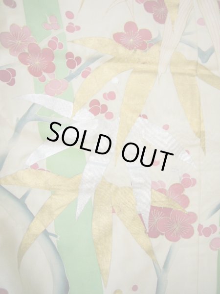 画像14: G0826B 打掛 女性用着物  シルク（正絹）  スモーキーな オフ　ホワイト, 梅 【中古】 【USED】 【リサイクル】 ★★☆☆☆ (14)