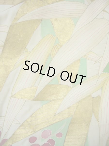 画像16: G0826B 打掛 女性用着物  シルク（正絹）  スモーキーな オフ　ホワイト, 梅 【中古】 【USED】 【リサイクル】 ★★☆☆☆ (16)