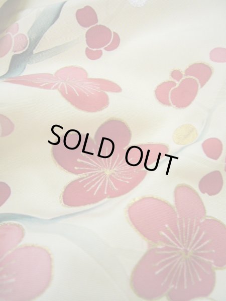 画像19: G0826B 打掛 女性用着物  シルク（正絹）  スモーキーな オフ　ホワイト, 梅 【中古】 【USED】 【リサイクル】 ★★☆☆☆ (19)