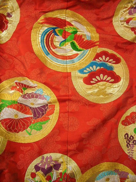 画像6: G0826E 打掛 女性用着物  シルク(正絹)  ダークな 朱赤, 丸 【中古】 【USED】 【リサイクル】 ★★★☆☆ (6)