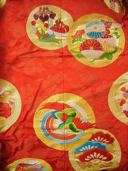 画像7: G0826E 打掛 女性用着物  シルク(正絹)  ダークな 朱赤, 丸 【中古】 【USED】 【リサイクル】 ★★★☆☆ (7)