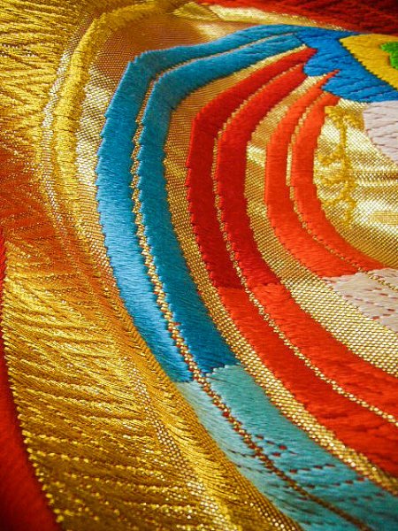 画像15: G0826E 打掛 女性用着物  シルク(正絹)  ダークな 朱赤, 丸 【中古】 【USED】 【リサイクル】 ★★★☆☆ (15)