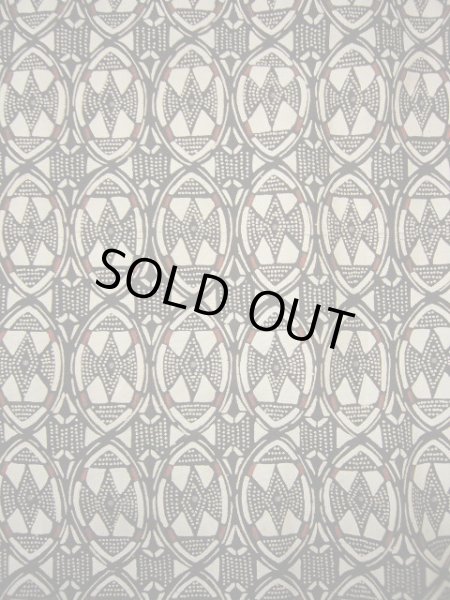 画像4: G0916S 小紋 女性用着物  シルク（正絹）   白, 幾何学模様 ダークな【中古】 【USED】 【リサイクル】 ★★☆☆☆ (4)