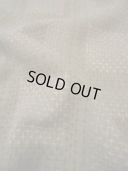 画像9: G0921V 小紋 女性用着物 単衣 化繊 スモーキーな 緑がかった ベージュ, 十字 【中古】 【USED】 【リサイクル】 ★★★★☆ (9)