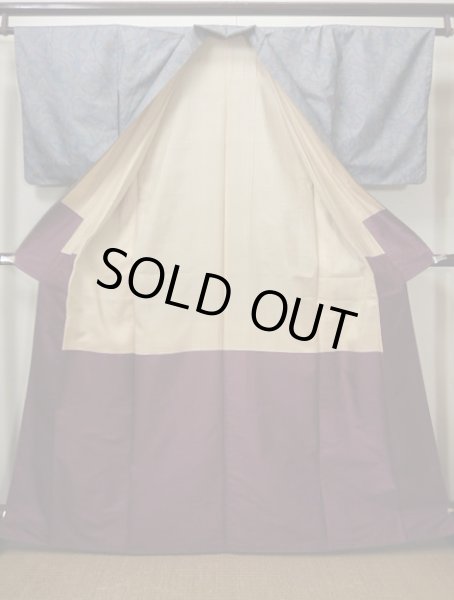 画像2: G0925T 大島紬 女性用着物 縦横紬 シルク(正絹)  薄い グレー(灰色), 幾何学模様 【中古】 【USED】 【リサイクル】 ★★★☆☆ (2)