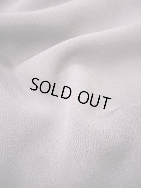 画像24: G1027A 訪問着 女児用着物 錦紗縮緬  シルク(正絹)  スモーキーな 藤, ぼたん 【中古】 【USED】 【リサイクル】 ★☆☆☆☆ (24)