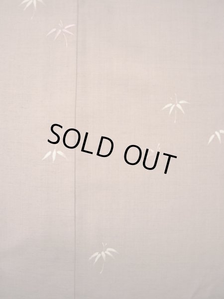 画像5: G1102Q 付下げ 女性用着物 単衣 シルク(正絹) スモーキーな 薄い ブラウン(茶色), 笹 【中古】 【USED】 【リサイクル】 ★★★☆☆ (5)